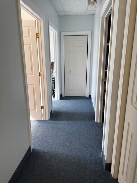 More Photos Of 1 Oxford Xing, New Hartford Medical For Lease