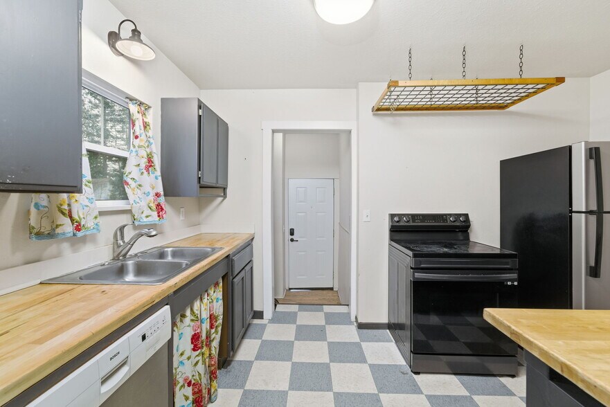 More Photos Of 3124 E 29th Ave, Spokane Office For Sale