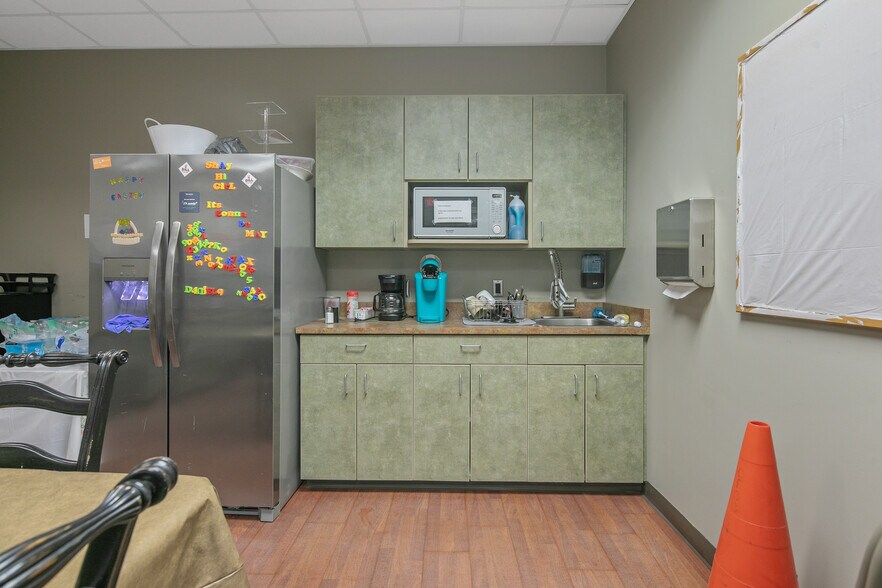 More Photos Of 6000 Ramsey St, Fayetteville Office For Sale