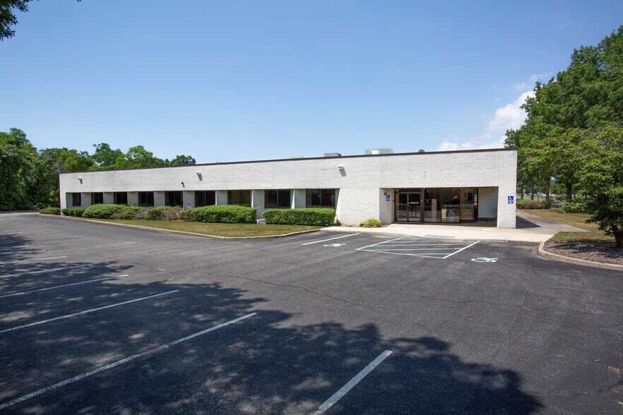 More Photos Of 760 Koehler Ave, Ronkonkoma Light Manufacturing For Lease