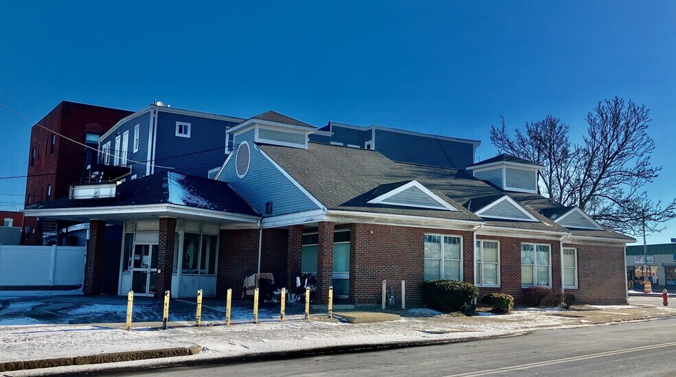 Primary Photo Of 29 Market Sq, Lynn Hospital For Sale