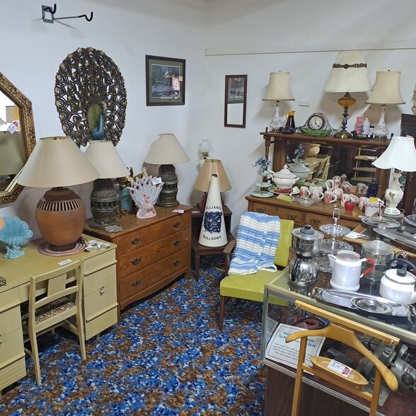 More Photos Of 1003 W 3rd St, Alliance Freestanding For Sale