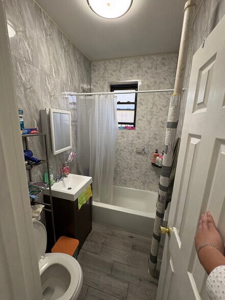 More Photos Of 3552 94th St, Flushing Apartments For Sale