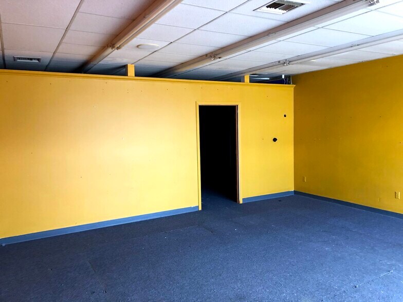 More Photos Of 195-209 Cottage Grove Rd, Madison Storefront For Lease