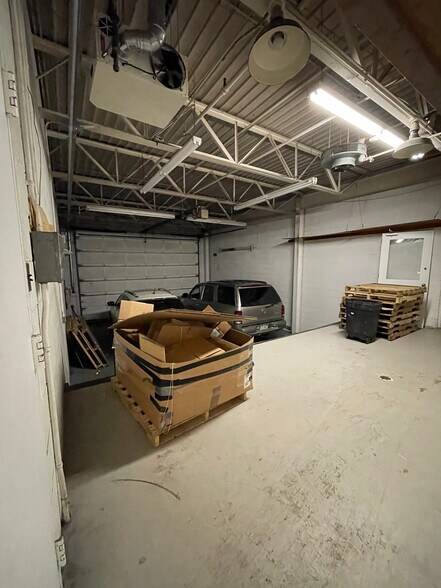 More Photos Of 711 Davis St, Scranton Warehouse For Lease