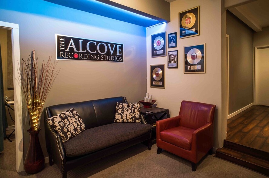 More Photos Of 10545 Burbank Blvd, North Hollywood Office For Lease