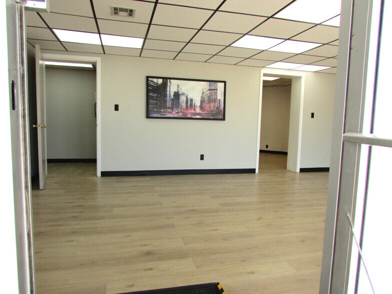 More Photos Of 1907 N 11th St, Muskogee Office For Sale