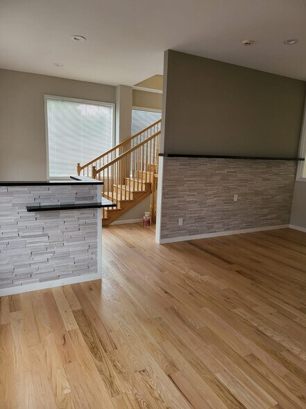 More Photos Of 1910 Oak Tree Rd, Edison Office For Lease