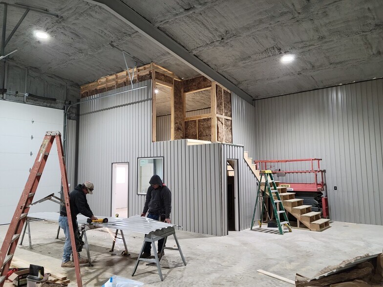 More Photos Of 4235 FM 78, McQueeney Flex For Lease