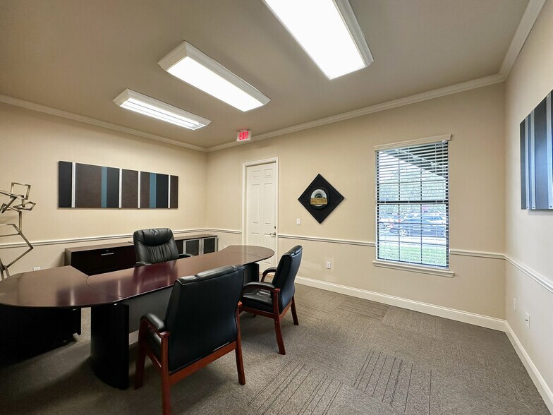 More Photos Of 170 Fitzgerald Rd, Lakeland Office For Lease