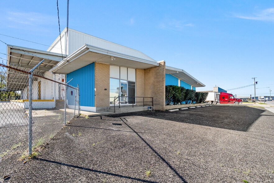 More Photos Of 125 Lurton St, Pensacola Distribution For Lease