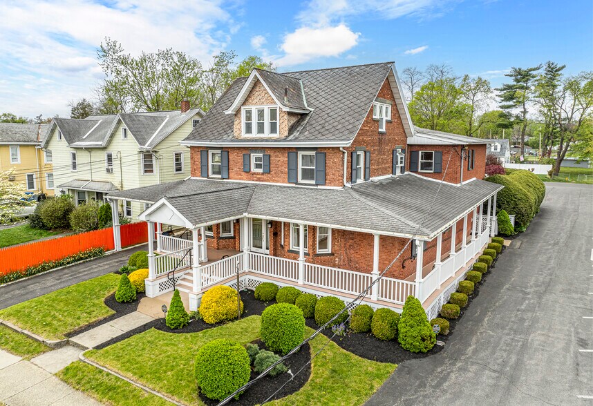 Primary Photo Of 411 Albany Ave, Kingston Storefront Retail Office For Sale
