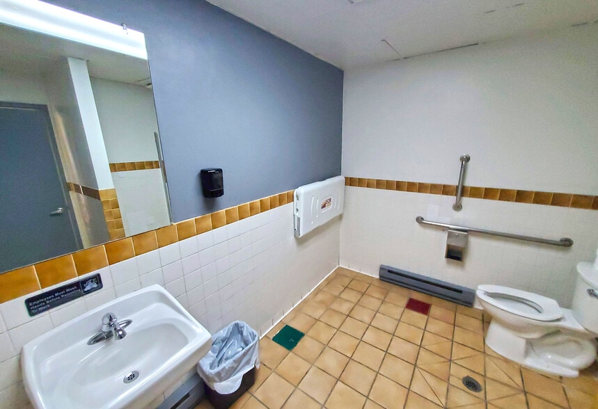 More Photos Of 1252 S Hover St, Longmont Restaurant For Sale