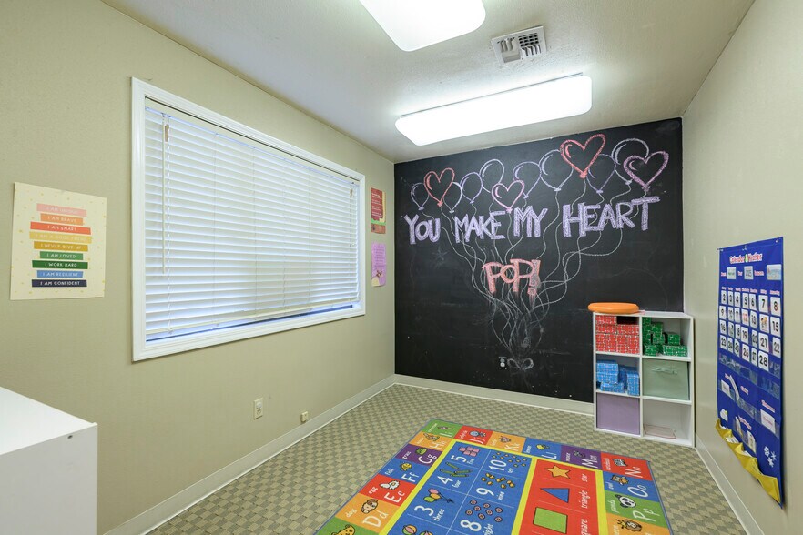 More Photos Of 504 Villa Rd, Newberg Medical For Sale