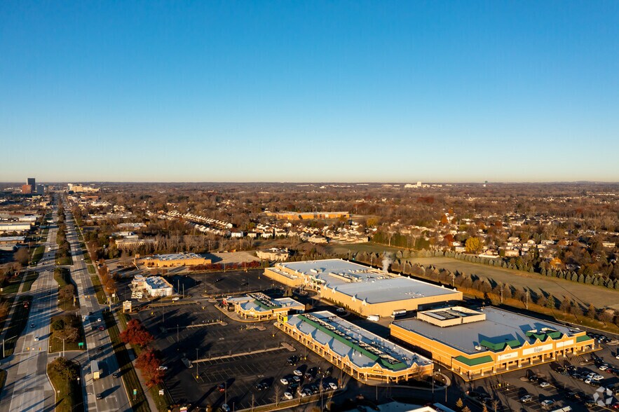 More Photos Of 1819 E Big Beaver Rd, Troy Unknown For Lease