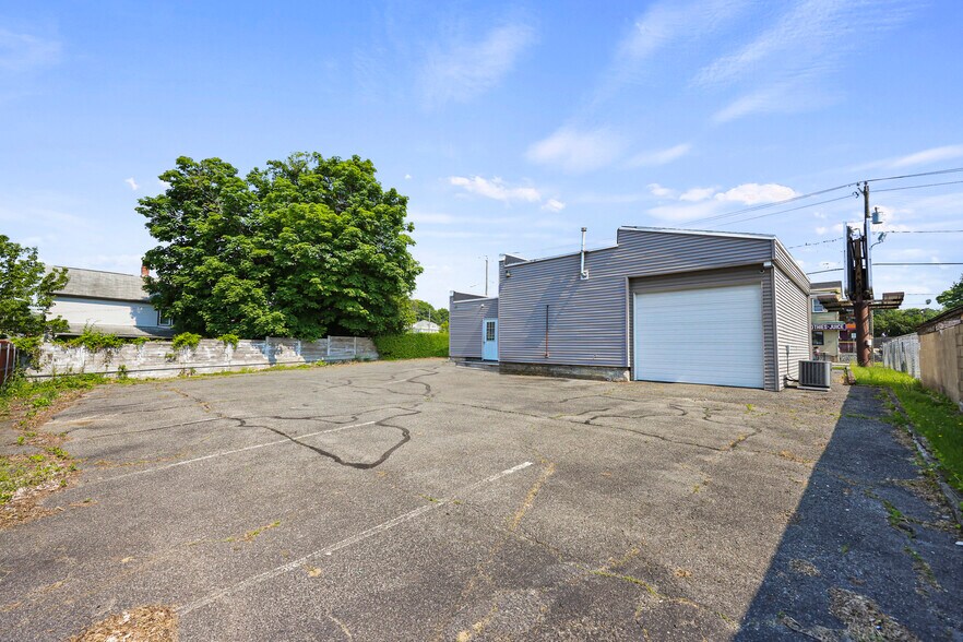 More Photos Of 376 Tyler St, Pittsfield Auto Repair For Sale