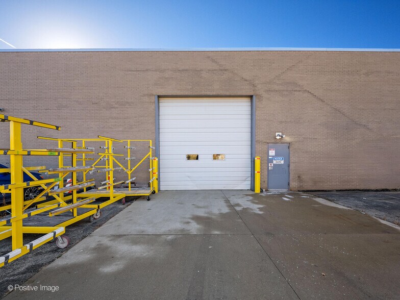 More Photos Of 832 Industrial Dr, Elmhurst Manufacturing For Lease