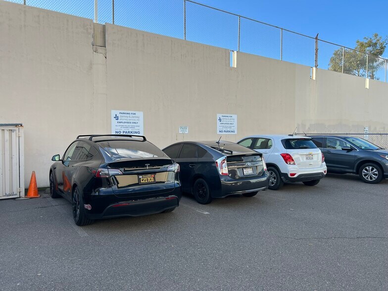 More Photos Of 840 N Birch St, Santa Ana Office For Sale