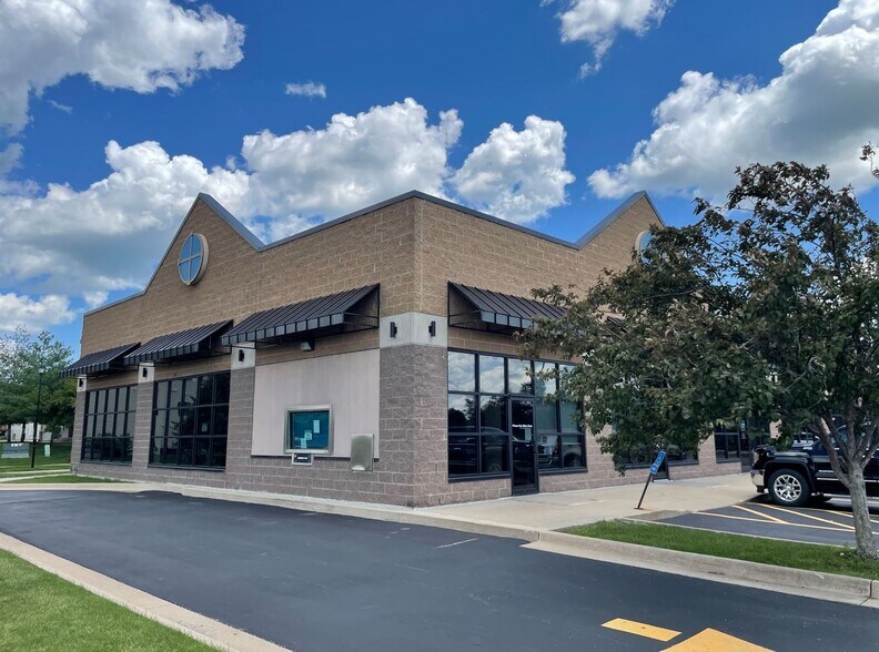 More Photos Of 5761 C St SW, Cedar Rapids General Retail For Lease