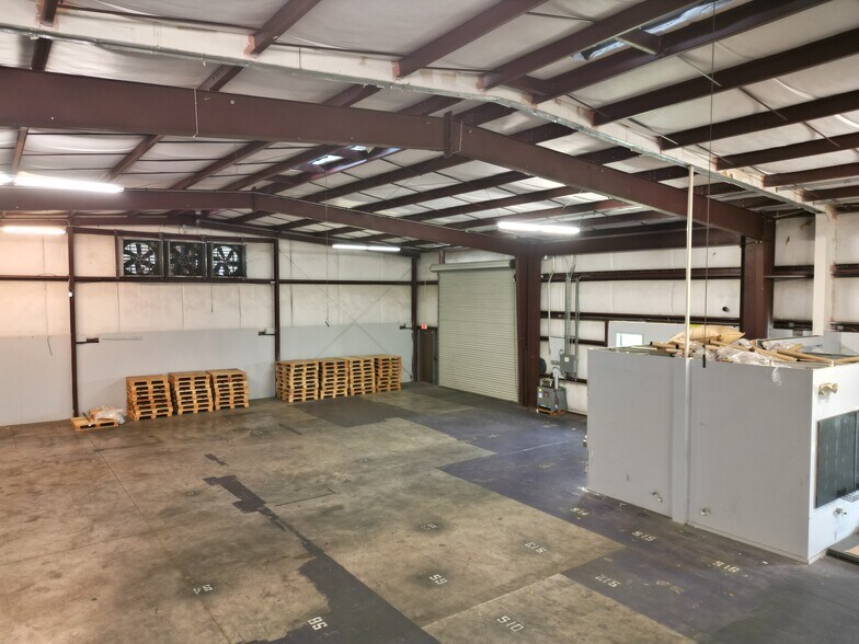 More Photos Of 104 Liberty Center Pl, Saint Augustine Warehouse For Lease