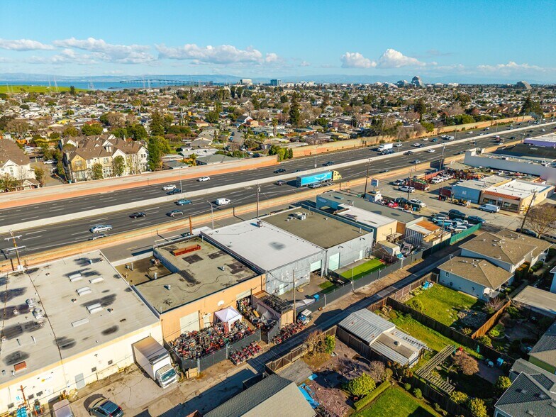 More Photos Of 790-800 S Amphlett Blvd, San Mateo Warehouse For Lease