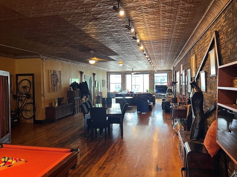 More Photos Of 1259 N milwaukee Ave, Chicago General Retail For Sale