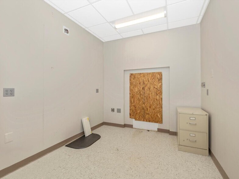 More Photos Of 100 S Main St, Smithsburg Bank For Sale