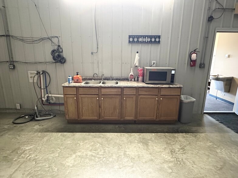 More Photos Of 2103 S First, Terre Haute Warehouse For Sale