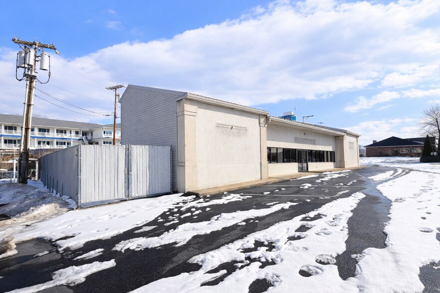 More Photos Of 1515 North Shenandoah Ave, Front Royal Industrial For Sale