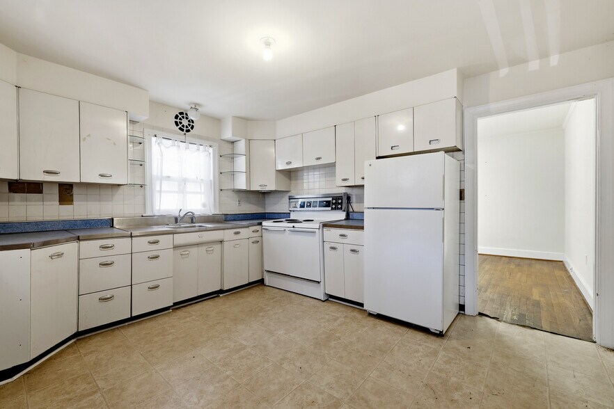 More Photos Of 3 E Market St, Leesburg Office For Sale