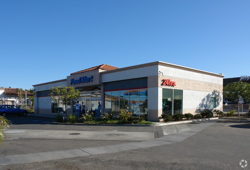 More Photos Of 1211 E Vista Way, Vista Service Station For Lease