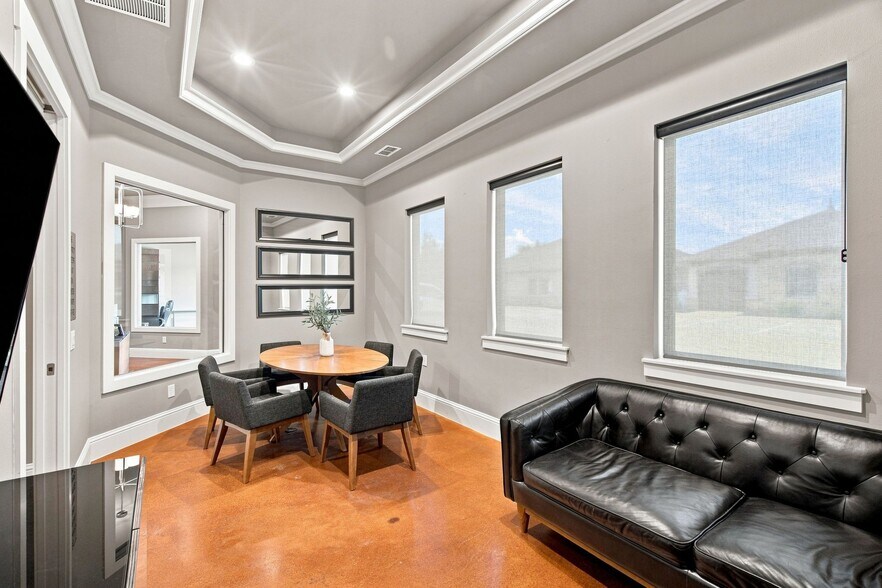 More Photos Of 642 Stoneglen Dr, Keller Office For Sale