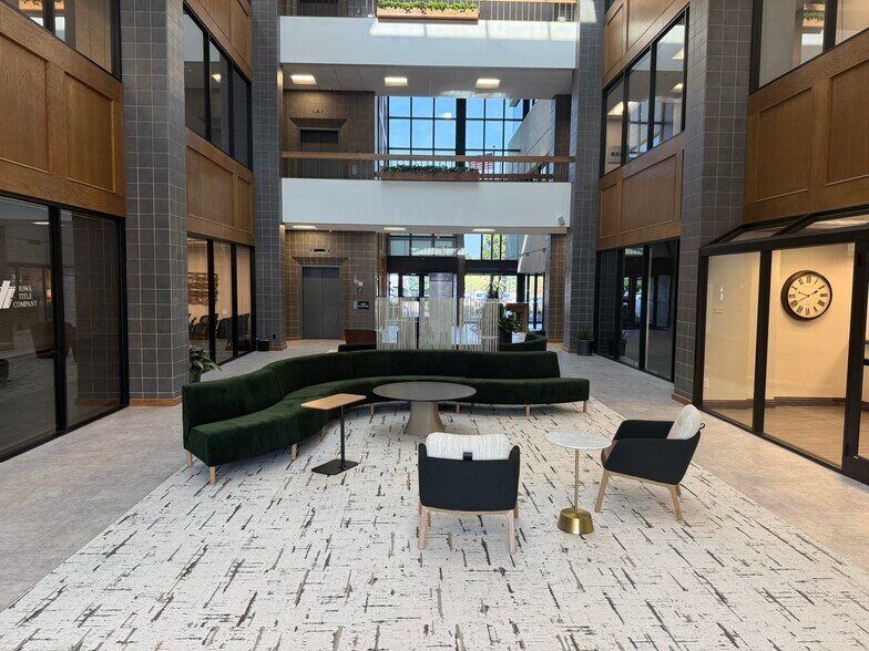 More Photos Of 1415 28th St, West Des Moines Office For Lease