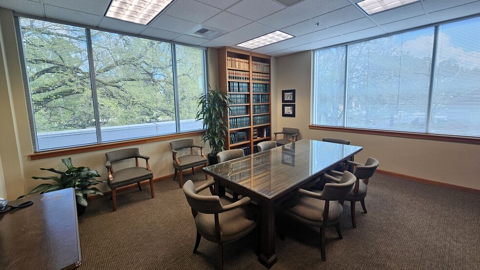 More Photos Of 1700 Hudson St, Longview Office For Lease