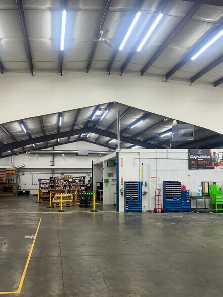 More Photos Of 219 E Taylor St, Mount Vernon Distribution For Lease