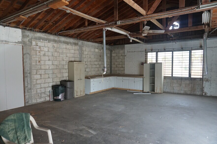 More Photos Of 1110 2nd Ave S, Lake Worth Warehouse For Lease