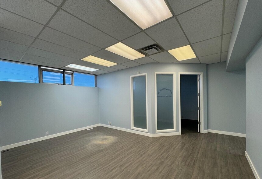 More Photos Of 14640 115th Ave NW, Edmonton Showroom For Sale