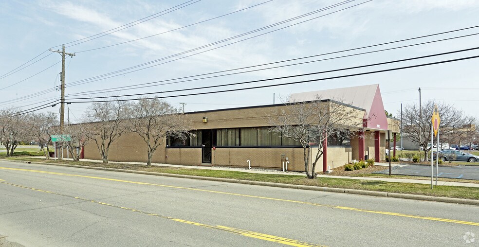 More Photos Of 28905 Northwestern Hwy, Southfield Freestanding For Sale