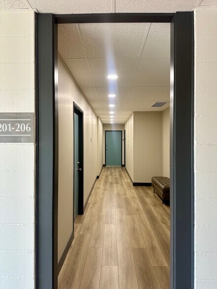 More Photos Of 3646 Long Beach Blvd, Long Beach Loft Creative Space For Lease