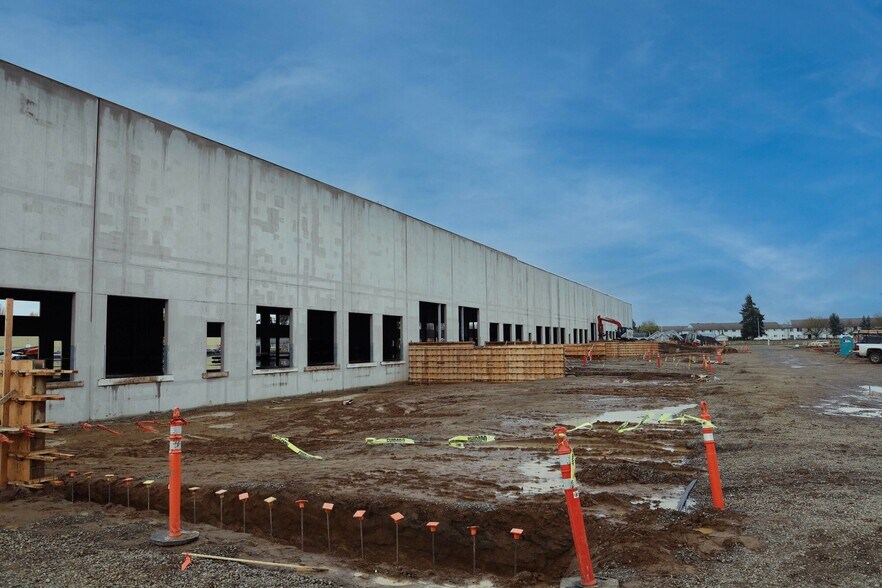 More Photos Of 1414 Commerce Way, Woodburn Industrial For Lease