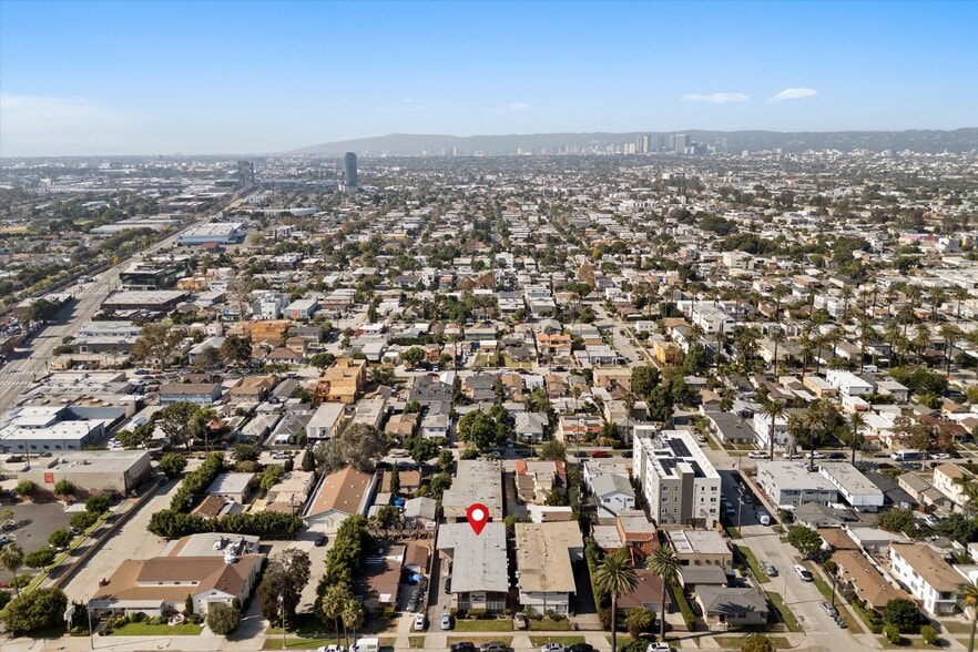 More Photos Of 2917 S Mansfield Ave, Los Angeles Apartments For Sale