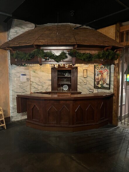 More Photos Of 12 Crane St, Southbridge Restaurant For Lease