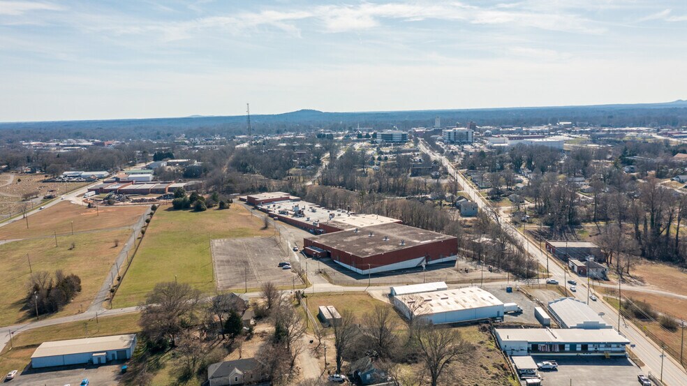 More Photos Of 803 N Oakland St, Gastonia Manufacturing For Lease