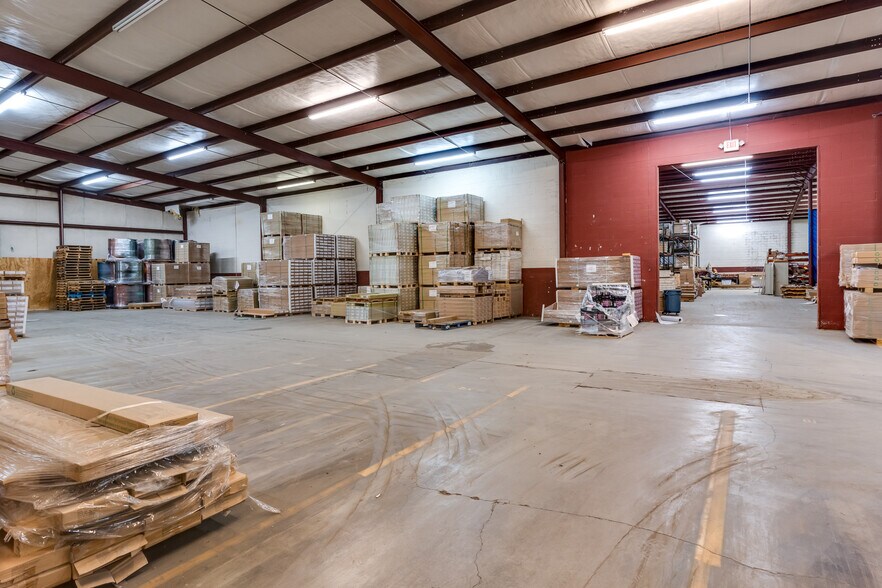 More Photos Of 520 Lovers Lane Rd, Calhoun Warehouse For Sale