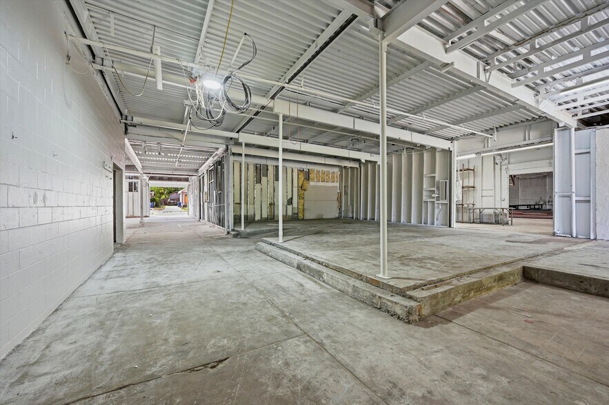 More Photos Of 613 S Armstrong Ave, Denison Warehouse For Sale