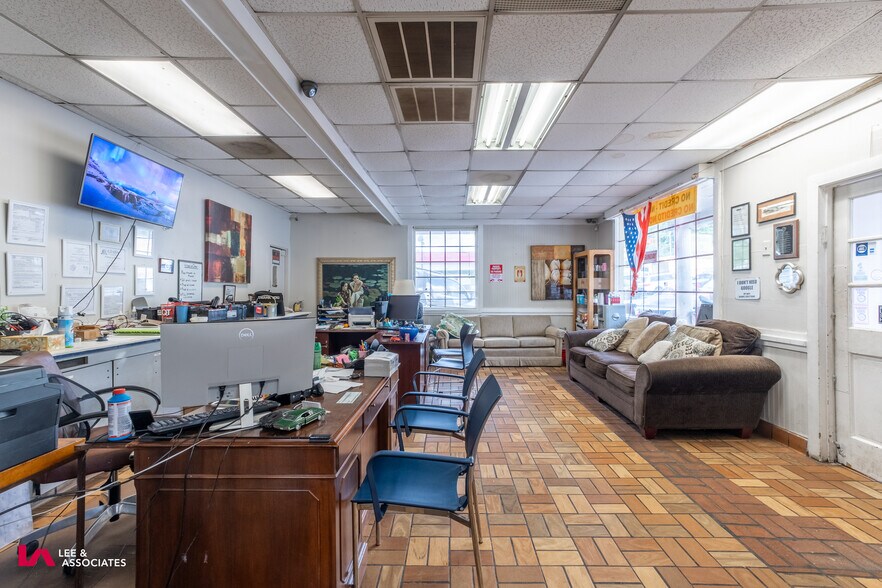 More Photos Of 2991 Buford Hwy NE, Atlanta Auto Dealership For Sale
