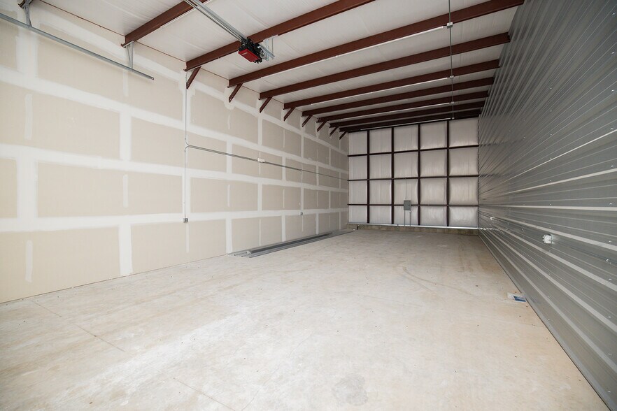 More Photos Of 1532 E Mason Dr, Kechi Self Storage For Sale