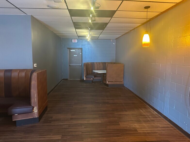 More Photos Of 1535-1537 Cass Lake Rd, Keego Harbor Freestanding For Lease