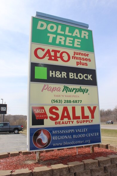 More Photos Of 2604 2nd Ave, Muscatine Storefront Retail Office For Sale