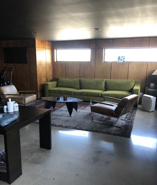 More Photos Of 3025 Airport Ave, Santa Monica Loft Creative Space For Lease